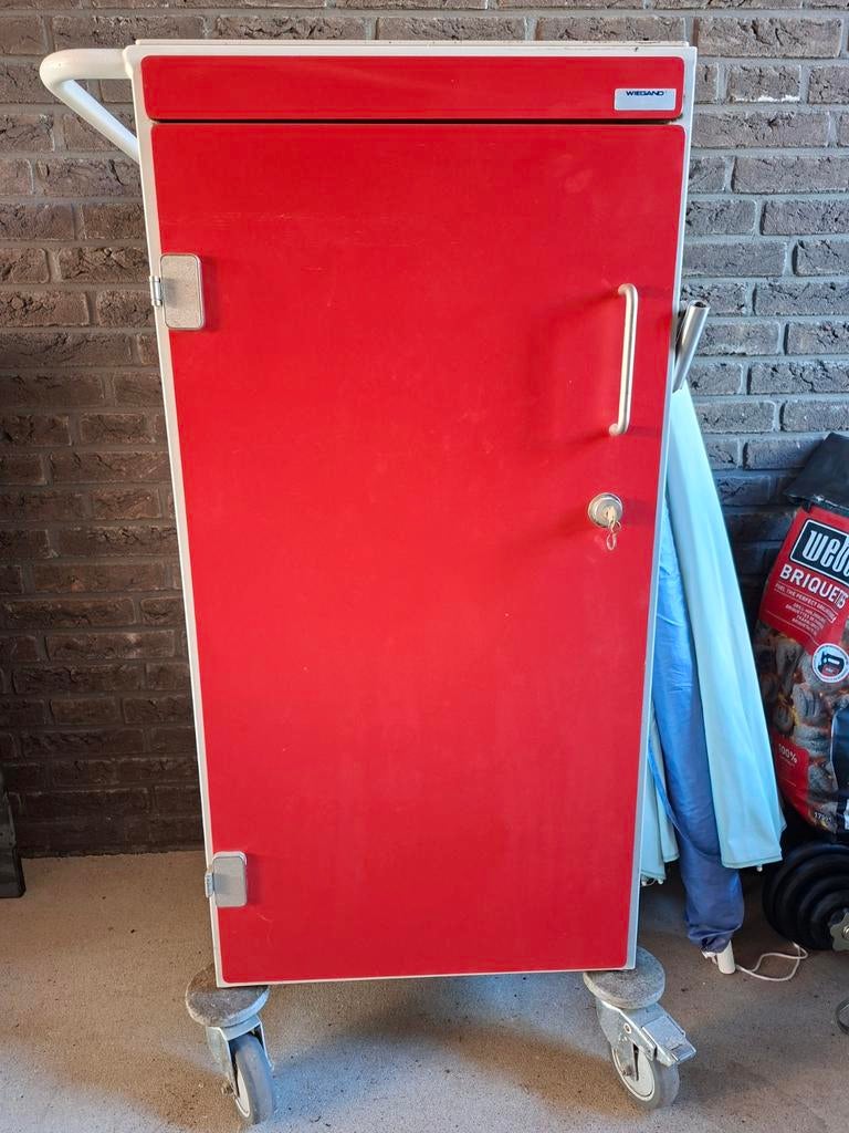 Medicijnkast vintage uit verpleeghuis, Ophalen