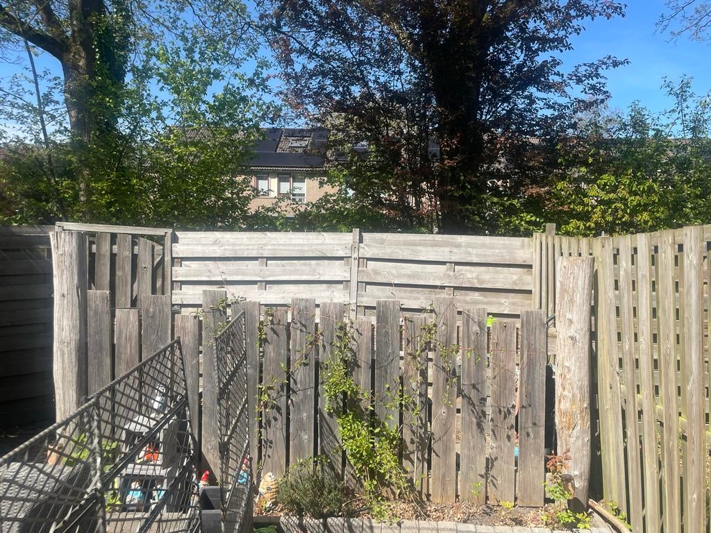 Houten tuinafscheiding met 2 dikke palen - gratis af te hale, Ophalen of Verzenden, 3 tot 6 meter, Hout, 1 tot 2 meter