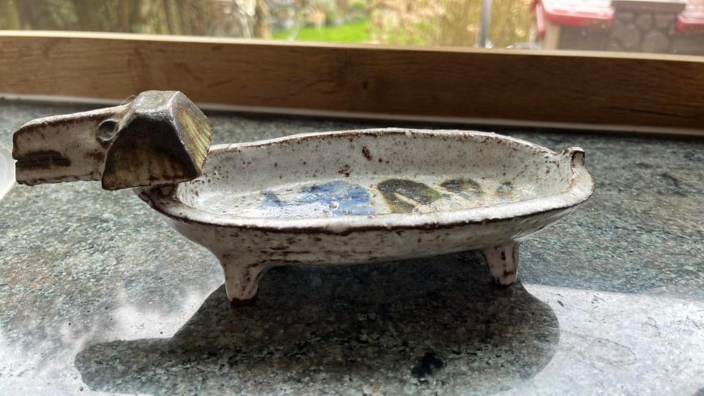 Albert Thiry (1932-2009) Zoomorfe keramische schaal hond, Antiek en Kunst, Antiek | Keramiek en Aardewerk, Ophalen of Verzenden