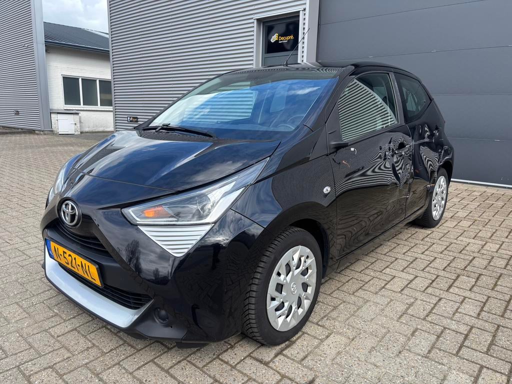 Toyota aygo X-Play 2021/navigatie/Camera/, Auto diversen, Schadeauto's, Toyota, Handgeschakeld, Benzine, Hatchback, Zwart, Ophalen