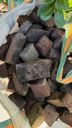 GRATIS: 45 Stoeptegels (30x30cm) en zak bakstenen, Ophalen, Gebruikt, 5 tot 10 m², Beton