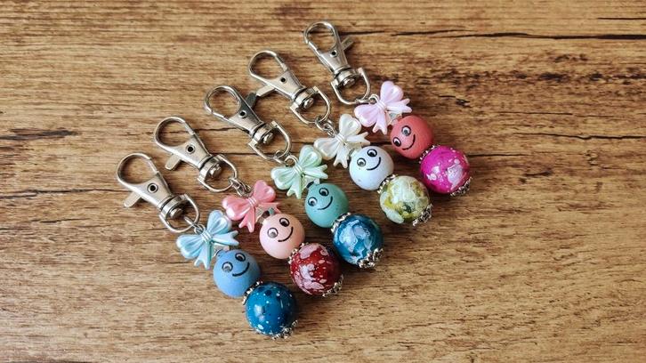 Gelukspoppetjes strik sleutelhanger tashanger div. kleuren, Verzamelen, Sleutelhangers, Nieuw, Overige typen, Verzenden