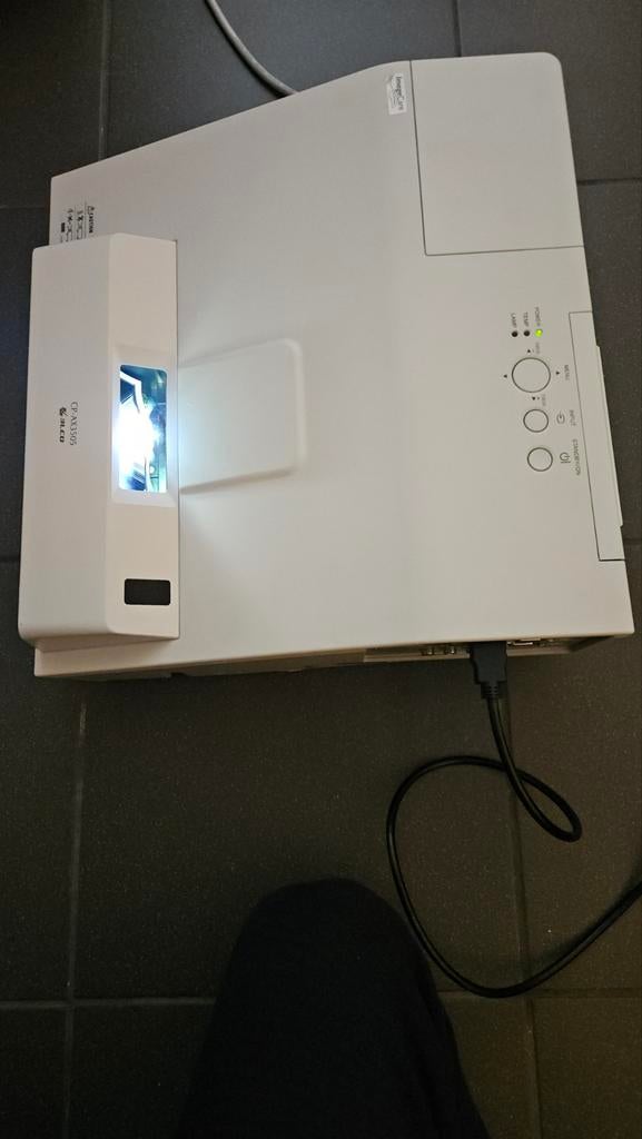 Hitachi CP-AX3505 projector zo goed als nieuw, Ophalen of Verzenden, Zo goed als nieuw, LCD, Overige resoluties