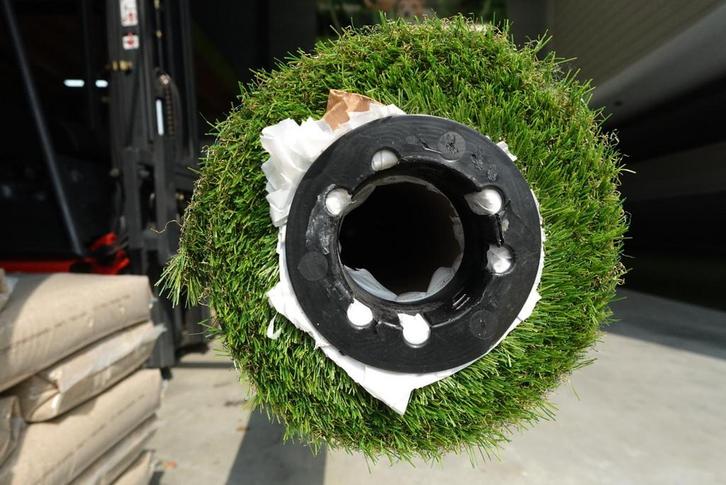 Kunstgras met mosdraad op rol, Tuin en Terras, Gras en Kunstgras, Nieuw, Kunstgras, 20 m² of meer, Ophalen