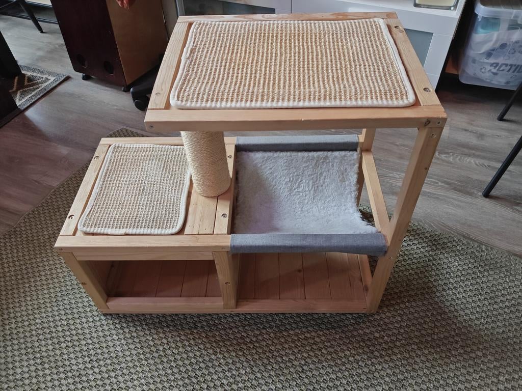 Katten attributen huisje met hangmat en krabpaal, Ophalen of Verzenden, Gebruikt, Krabpaal