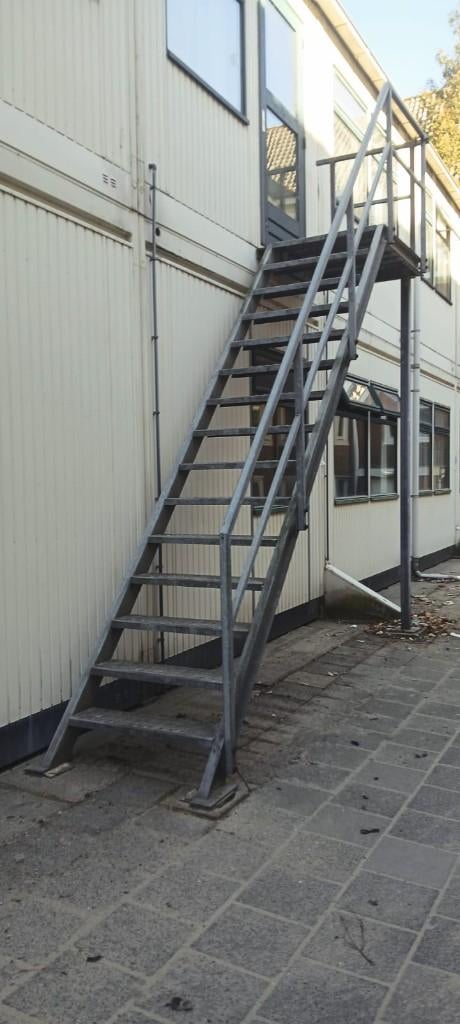 Buitentrappen, recht of met bordes, Ophalen, Gebruikt, Trap, 2 tot 4 meter
