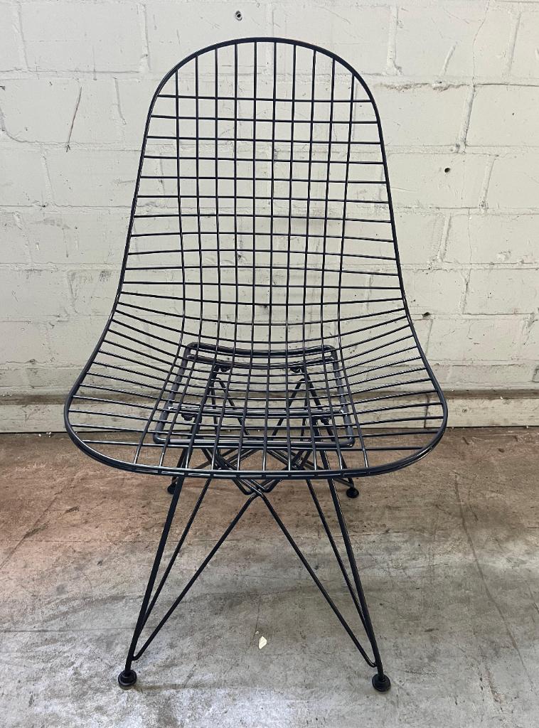 Vitra Eames Wire Chair DKR stoel zwart | Van €473, nu, Vitra, Zwart, Nieuw, Ophalen of Verzenden