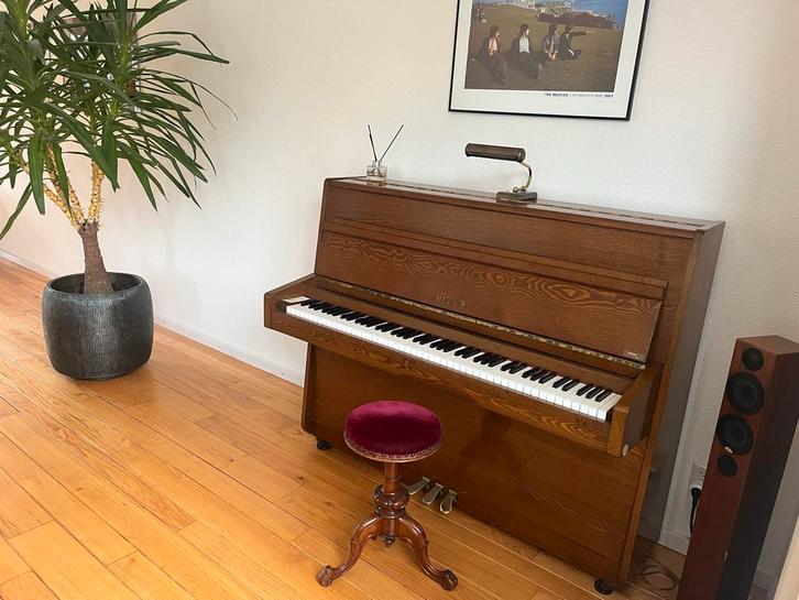 Gestemde piano zoekt nieuw huisje, Muziek en Instrumenten, Piano's, Gebruikt, Piano, Bruin, Ophalen