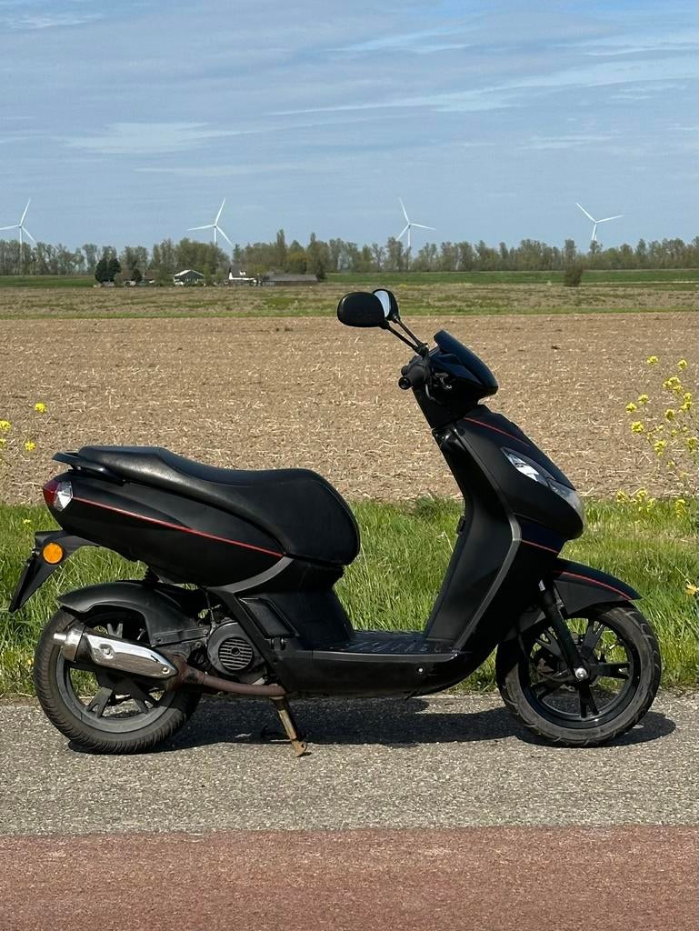 Peugeot Kisbee - Moet snel weg!, Ophalen, Zo goed als nieuw, Benzine, Overige modellen