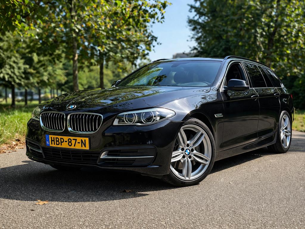 BMW 5-Serie 528i Xdrive 4x4 245pk Aut. 2016, Auto's, BMW, Automaat, Zwart, 4 cilinders, 2000 kg