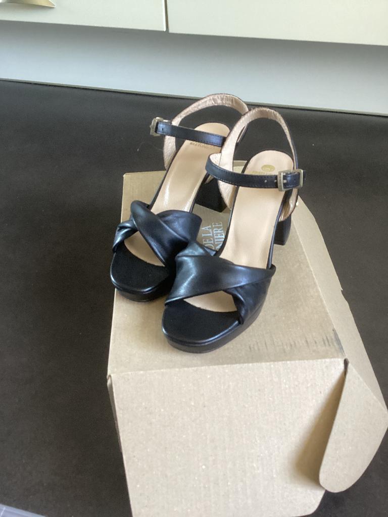 Hoge zwarte leren sandalen Fred de la Bretoniere, maat 36, Kleding | Dames, Schoenen, Ophalen, Fred de la Bretoniere, Zwart, Nieuw
