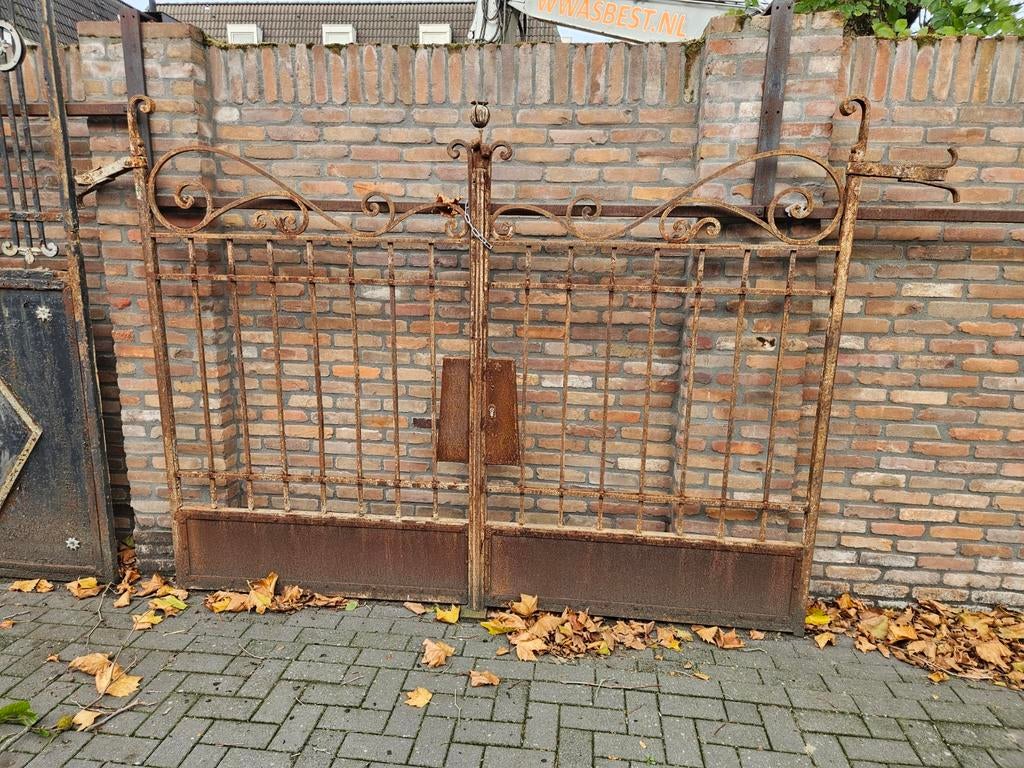 Prachtig zwaar antieke smeedijzeren dubbele poort / hekwerk, Tuin en Terras, Tuinhekken en Hekwerk, Sierhekwerk, IJzer, Ophalen