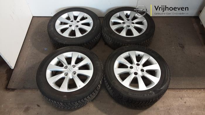Velgen set + banden van een Opel Agila (Agila 08-), Gebruikt, -, -, Ophalen of Verzenden