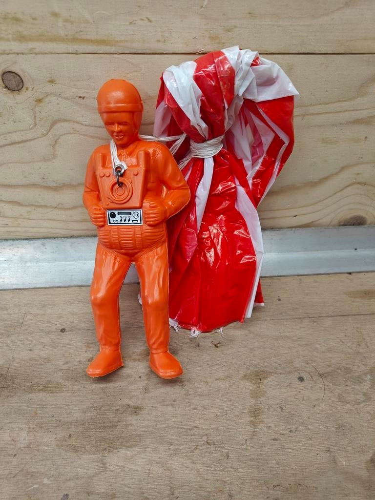 Vintage Parachutist Speelgoed - Oranje Figuur met Parachute, Ophalen of Verzenden, Gebruikt