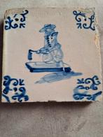 Antieke Delfts Blauwe Tegel met Ambachtsman, Ophalen of Verzenden