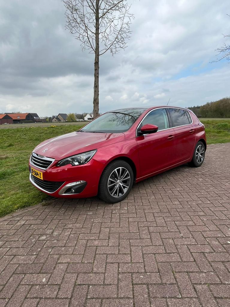 PEUGEOT 308 1.2 ALLURE • AUTOMAAT • NAP • NIEUWE APK • LEER, Euro 6, 1199 cc, 610 kg, 49 €/maand