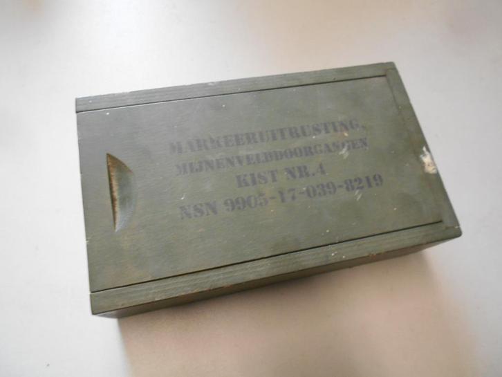 Kistje markeringsuitrusting mijnenvelddoorgangen kist nr. 4, Verzamelen, Militaria | Algemeen, Landmacht, Kist of Geocache, Nederland