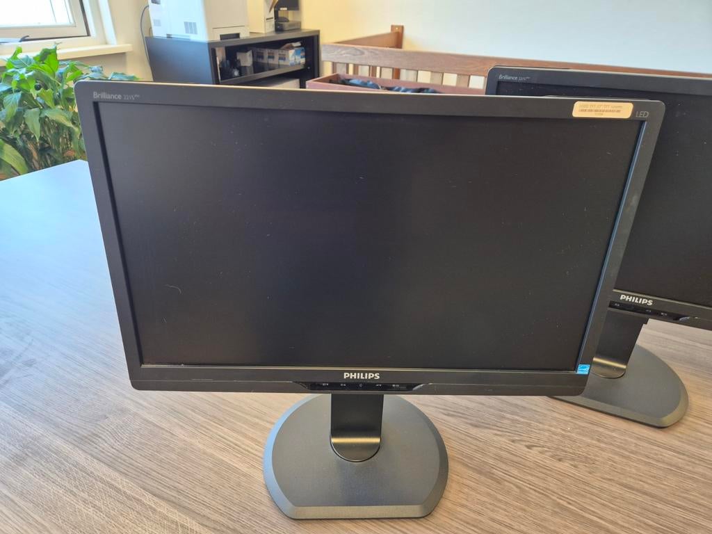 2x Philips Brilliance 221S monitoren, Computers en Software, Monitoren, Ophalen, Full HD, 60 Hz of minder, DVI