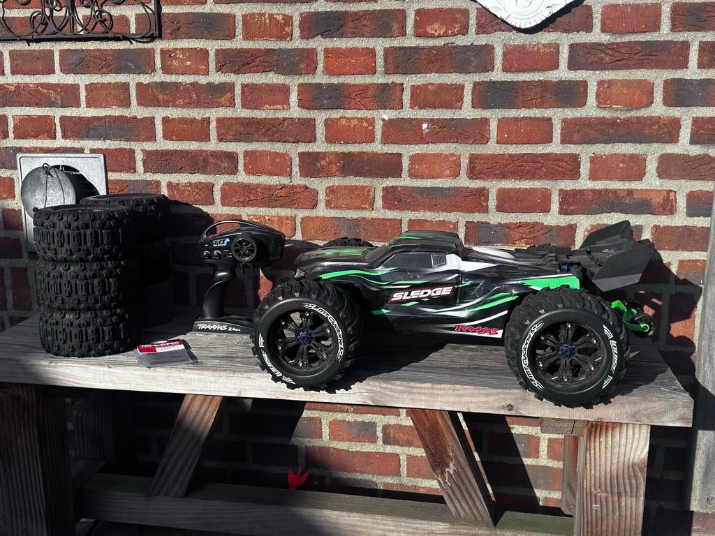Traxxas Sledge met Louise wielen - Zo goed als nieuw, Hobby en Vrije tijd, Auto offroad, Zo goed als nieuw, Overige schalen, Ophalen