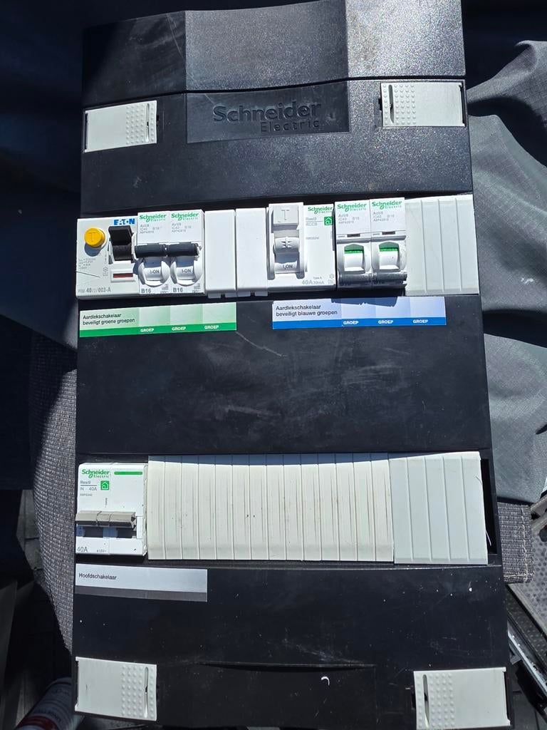 Schneider Electric Groepenkast met aardlekschakelaars, Ophalen of Verzenden, Gebruikt, Overige typen