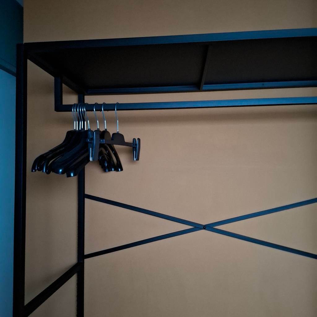 Open kledingkast / kledingrek zwart metaal, Ophalen, Zo goed als nieuw