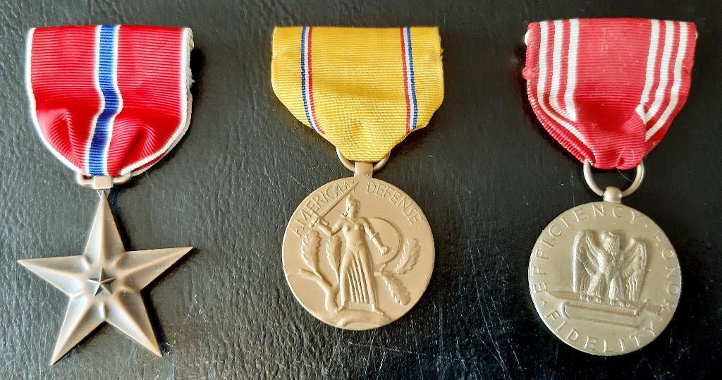 Lotje USA medailles WW2 (slot brooch), Ophalen of Verzenden, Landmacht, Amerika, Lintje, Medaille of Wings