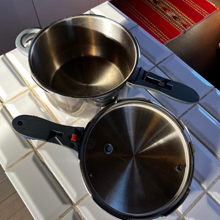 Snelkookpan 4,5 liter, Huis en Inrichting, Keuken | Potten en Pannen, Zo goed als nieuw, Kookpan of Snelkookpan, Rvs, Ophalen