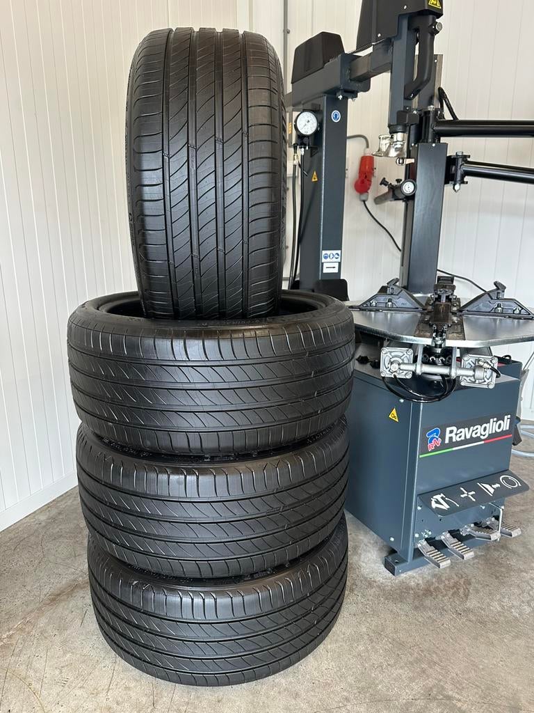 4 Stuks Michelin 225 40 18 Zomerbanden Inclusief Montage, 18 inch, E-Primacy, Nieuw, Ophalen of Verzenden