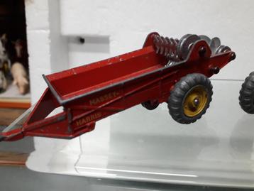 3 ANTIEKE DINKY TOYS LANDBOUWVOERTUIGEN ( per st te koop )  beschikbaar voor biedingen