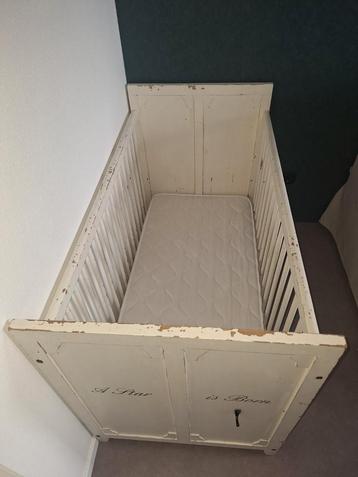 Vintage Ledikantje - Nieuw gekocht met beschadigingen beschikbaar voor biedingen