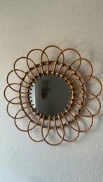 Rotan spiegel bloem xenos, Huis en Inrichting, Woonaccessoires | Spiegels, Ophalen of Verzenden, Zo goed als nieuw, Minder dan 100 cm