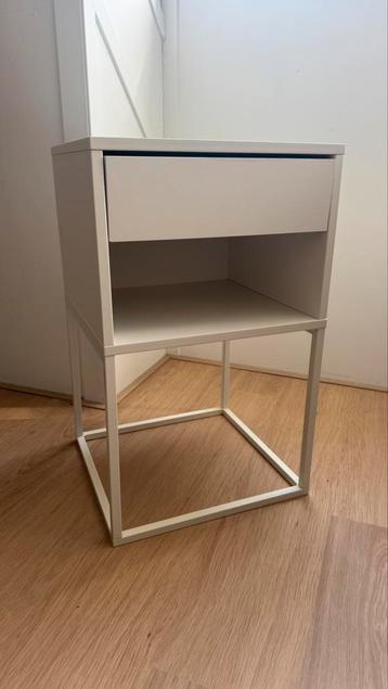 Ikea vikhammer nachtkastje x2 (€20 per stuk)