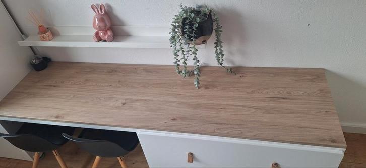 Ikea bureau met smastad speelgoedkist, Huis en Inrichting, Bureaus, Gebruikt, Bureau, Ophalen