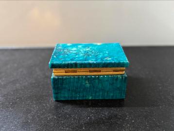 Albaster juwelendoos aqua blauw beschikbaar voor biedingen
