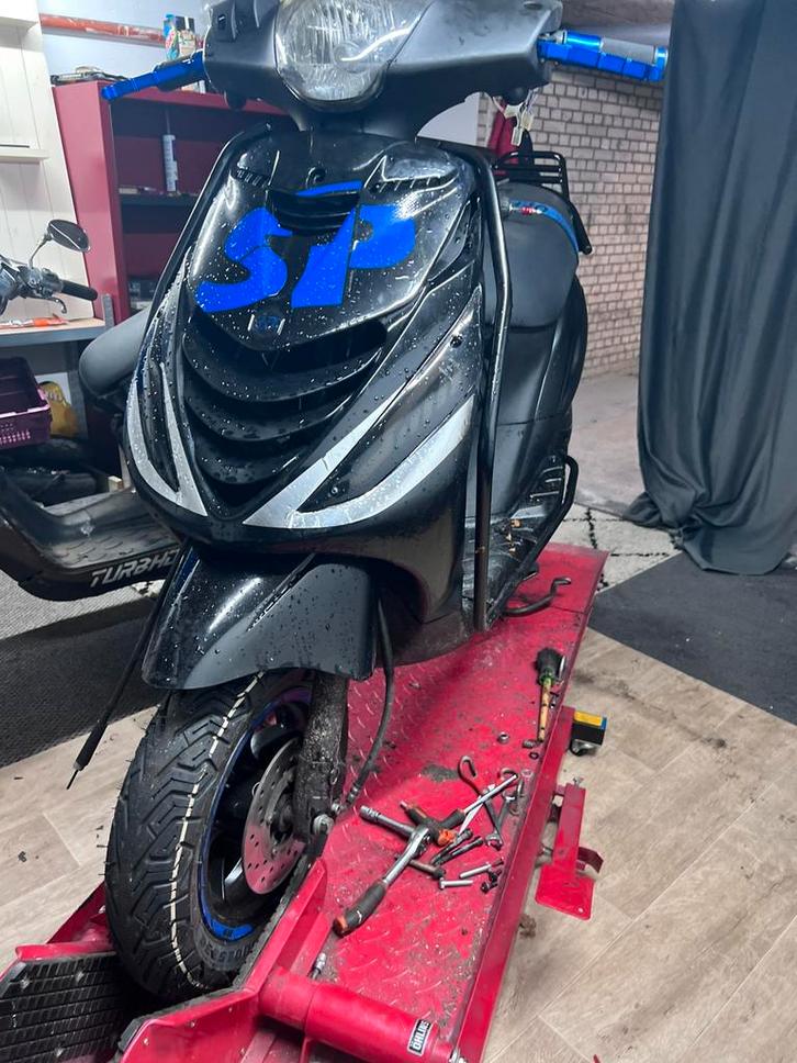 Piaggio zip, Fietsen en Brommers, Scooters | Piaggio, Zo goed als nieuw, Zip, Maximaal 25 km/u, Benzine, Ophalen