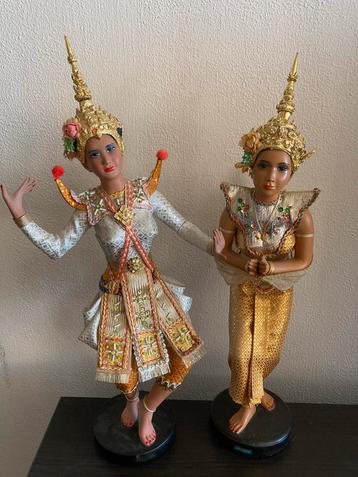 Vintage Thaise Danseressen Beelden beschikbaar voor biedingen