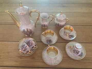 Vintage coffee set, gold scenes beschikbaar voor biedingen