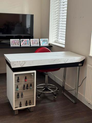 Nagelstudio Tafel + Stoel beschikbaar voor biedingen