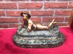 antiek bronzen beeld, liggende knaap, Ophalen of Verzenden