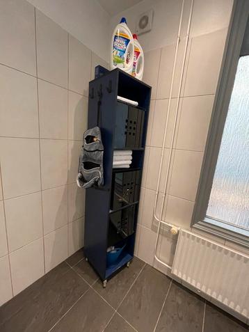 Ikea Kast op Wieltjes met Spiegel beschikbaar voor biedingen