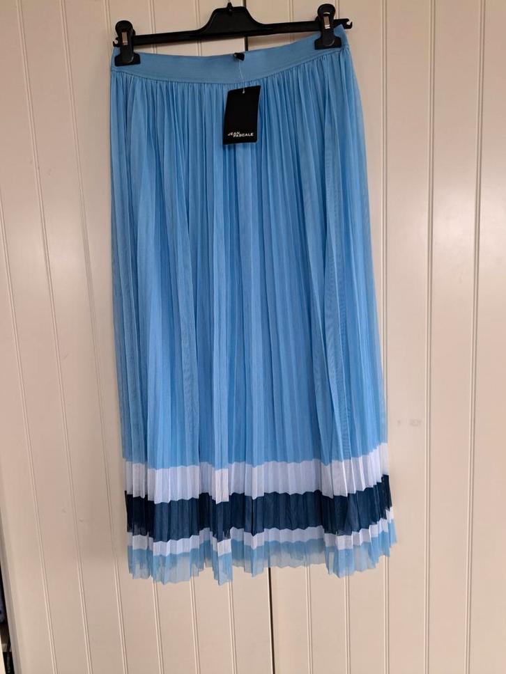 Lichtblauwe plooirok met elastische taille, mt.S, Kleding | Dames, Rokken, Nieuw, Maat 36 (S), Blauw, Onder de knie, Verzenden