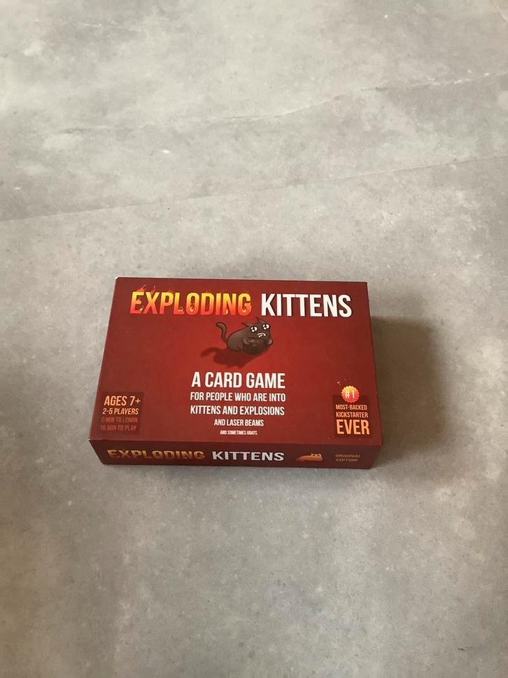 Exploding Kittens - Kaartspel vol Explosies en Katten!, Hobby en Vrije tijd, Gezelschapsspellen | Kaartspellen, Nieuw, Drie of vier spelers