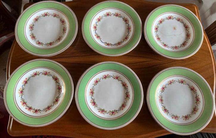 Groen witte borden antiek met goude rand en bloemmotief, Antiek en Kunst, Antiek | Servies los, Ophalen