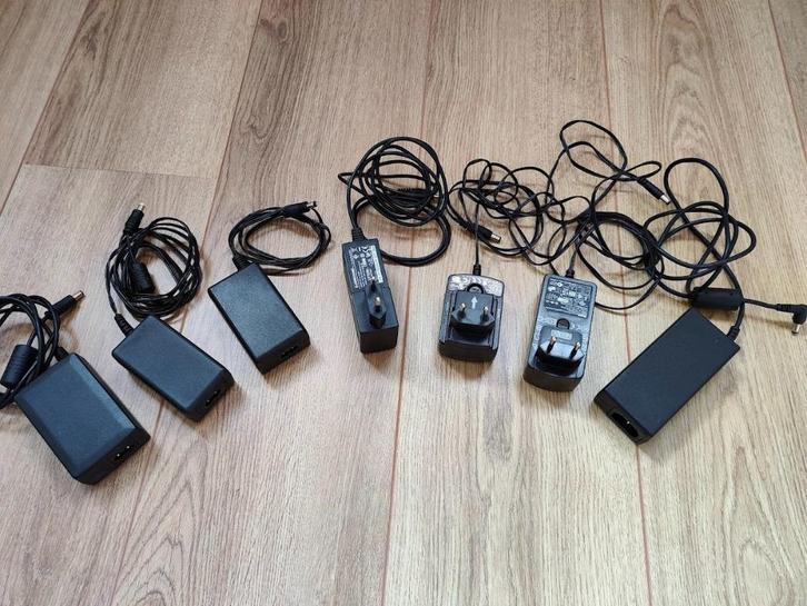 Stroomadapters voor modems, routers of andere apparatuur, Computers en Software, Routers en Modems, Zo goed als nieuw, Router met modem