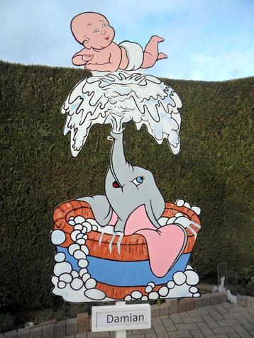 Geboortebord Dombo met baby in bad, blauw, geen borg. beschikbaar voor biedingen