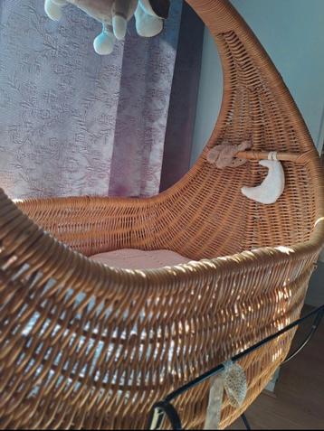 Prachtig rotan wiegje vintage newborn  beschikbaar voor biedingen