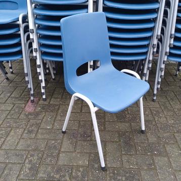 80 x stapelstoelen kantine stackchairs partij stoelen  beschikbaar voor biedingen