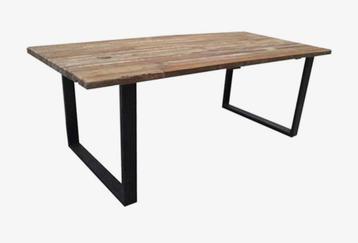 Unieke eettafel van Indonesisch boothout zwartmetalen poten beschikbaar voor biedingen