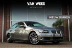 ➡️ BMW 3-serie Coupé 325i E92 High Executive | 2e eigen, Auto's, BMW, Te koop, Zilver of Grijs, Benzine, 73 €/maand