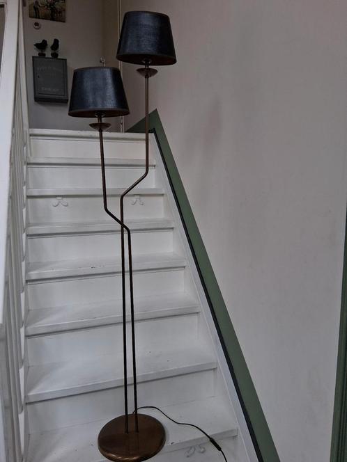 Koperkleurige Staande Lamp met 2 Kappen, Huis en Inrichting, Lampen | Vloerlampen, Gebruikt, 150 tot 200 cm, Metaal, Stof, Ophalen